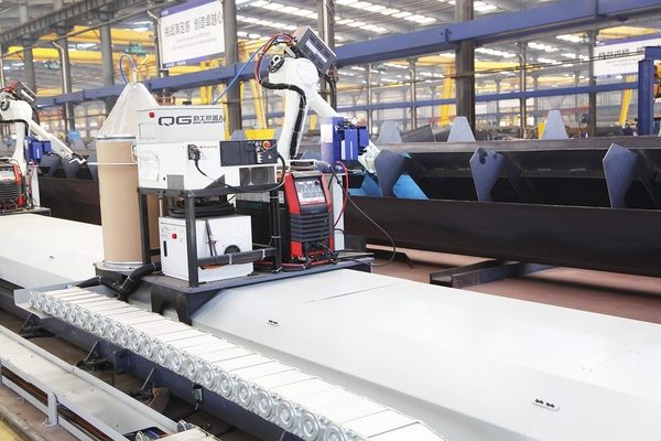  全自動(dòng)無(wú)人化單梁起重機(jī)主梁內(nèi)縫機(jī)器人焊接流水線，保證讓你大開(kāi)眼界！