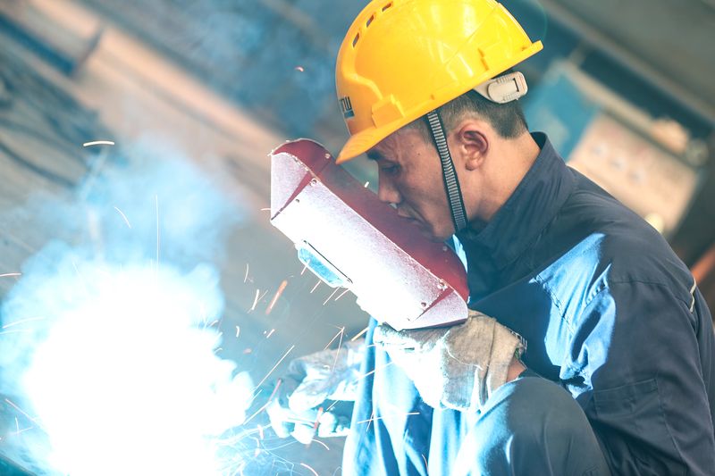  乘風(fēng)破浪的哥哥——焊工侯躍偉