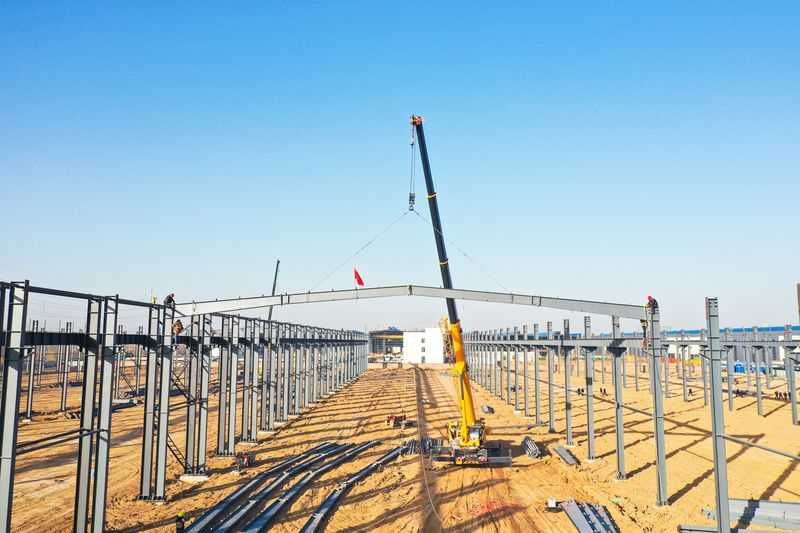 河南礦山｜智能產(chǎn)業(yè)園6號車間今日上梁大吉！