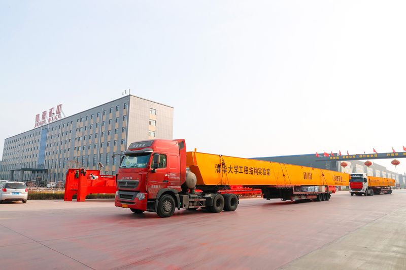 河南礦山承制清華大學(xué)起重機(jī)今日裝車發(fā)運(yùn)