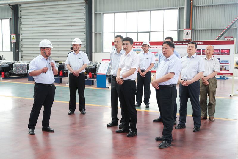河南省副省長費(fèi)東斌蒞臨河南礦山智能產(chǎn)業(yè)園考察調(diào)研